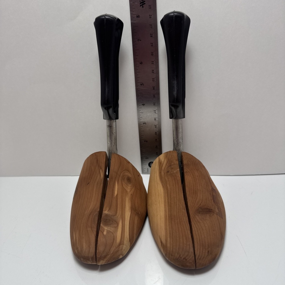VTG Rochester NY Travel Tree Shoe Keepers Stretchers‎ Cedar Wood #4